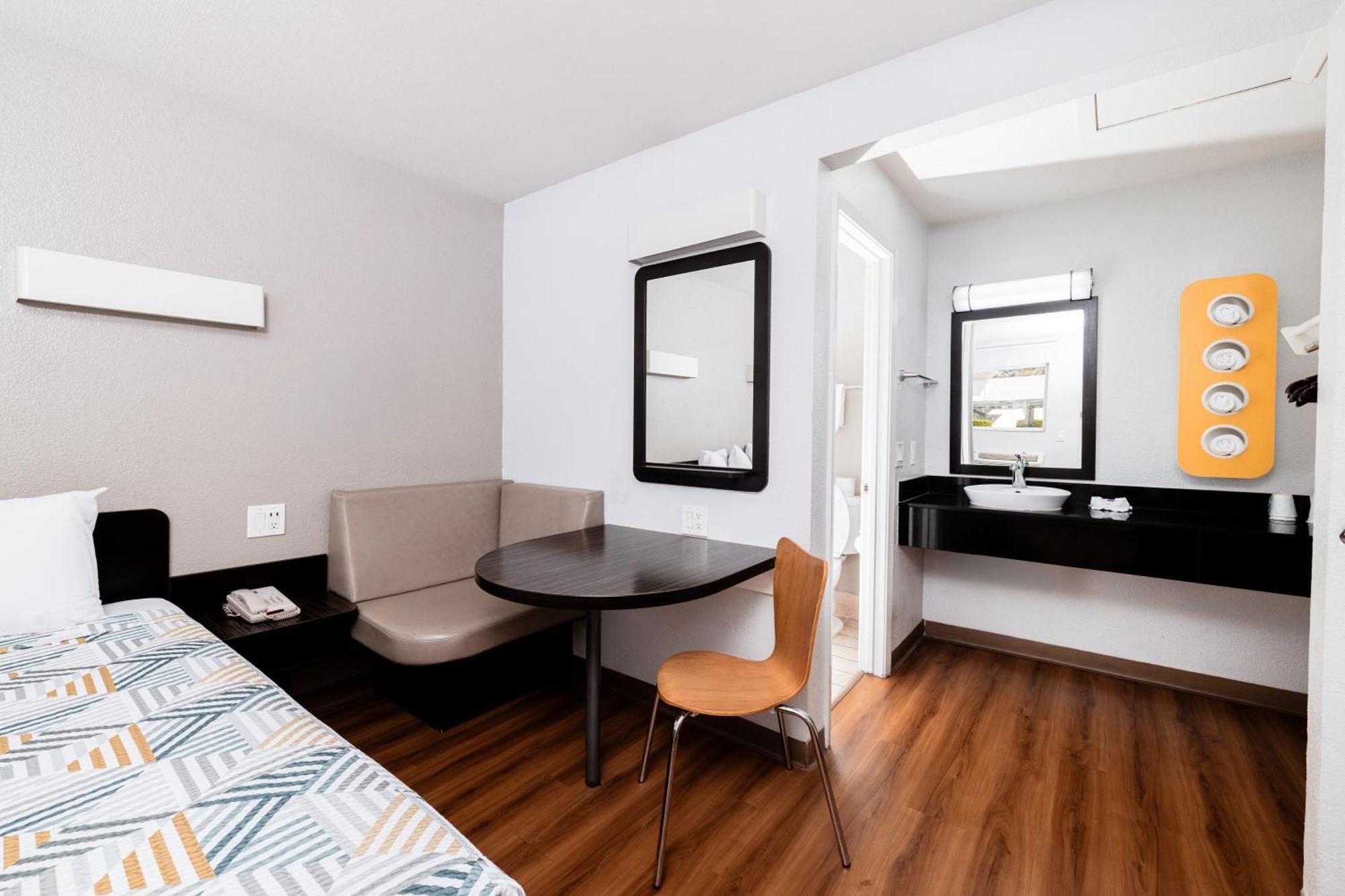 Motel 6 Ontario Airport מראה חיצוני תמונה