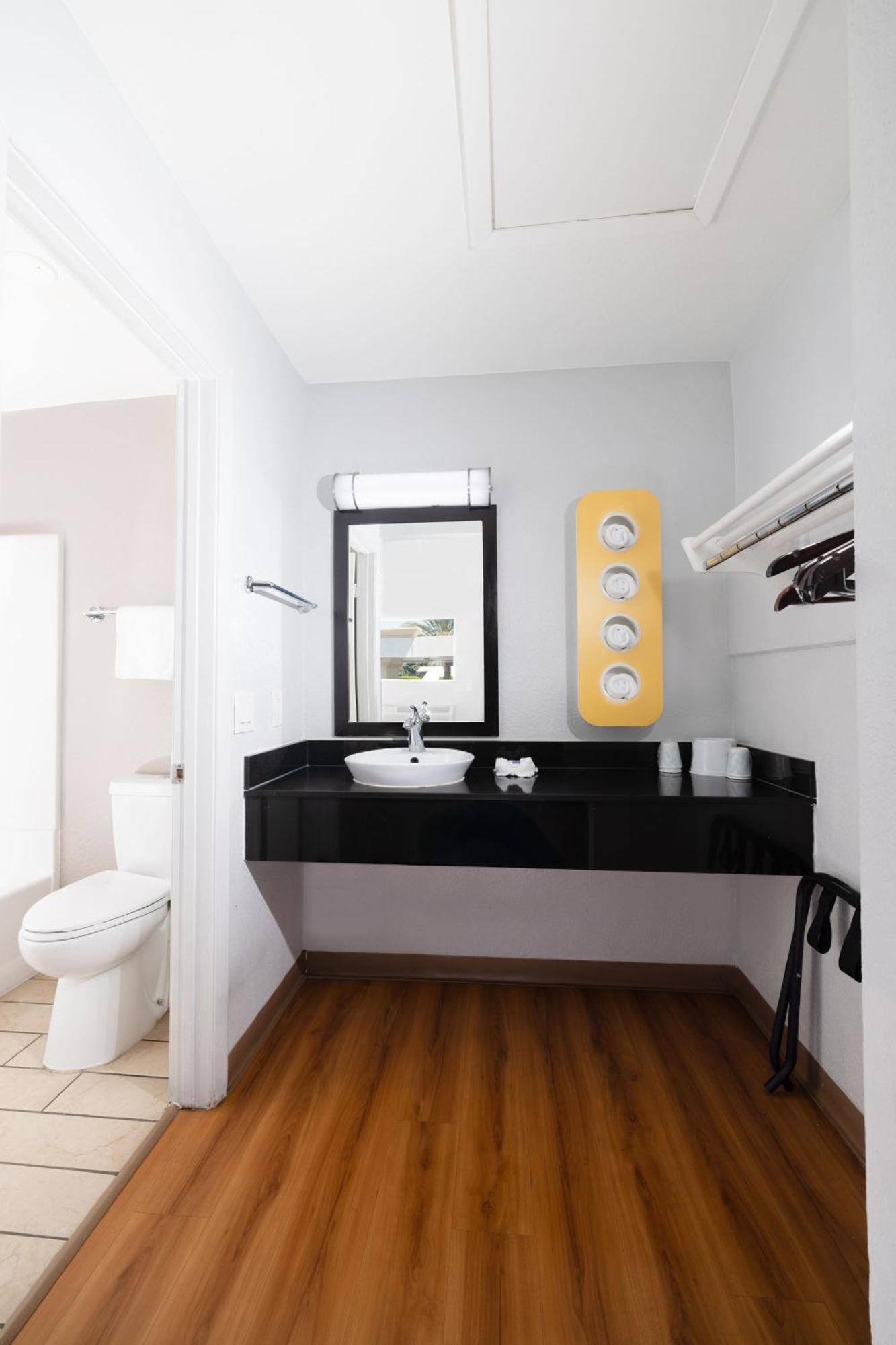 Motel 6 Ontario Airport מראה חיצוני תמונה