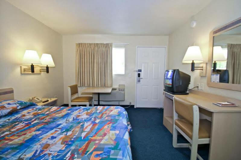 Motel 6 Ontario Airport מראה חיצוני תמונה